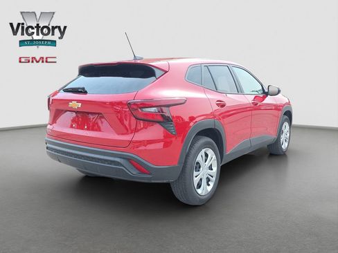 Used 2026 Chevrolet Trax LS FWD image 18