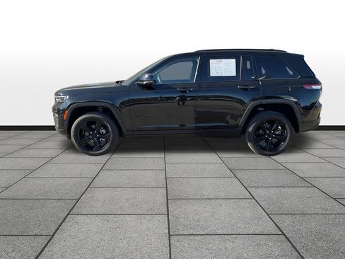 Used 2024 Jeep Grand Cherokee Limited w/ Luxury Tech Group II AWD/4WD image 2