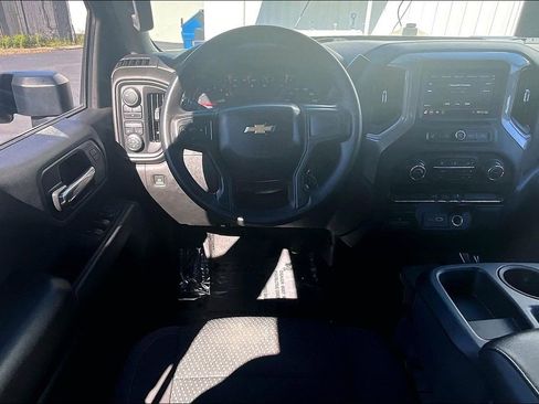 Used 2022 Chevrolet Silverado 2500 Custom w/ Custom Value Package image 9