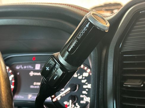 Used 2021 Nissan Titan PRO-4X w/ Pro-4x Convenience Package AWD/4WD image 19