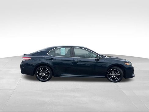 Used 2018 Toyota Camry SE w/ Moonroof Package FWD image 6
