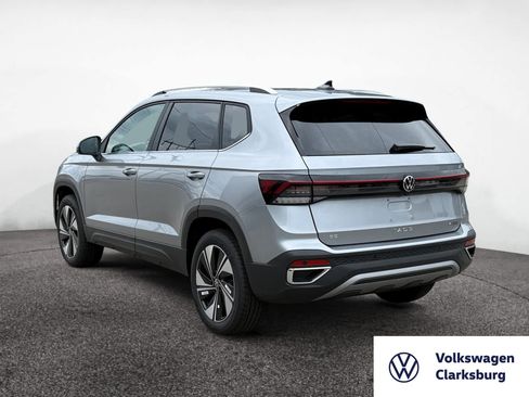 New 2025 Volkswagen Taos SE image 3