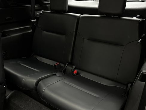 Used 2024 Mitsubishi Outlander SE Black Edition image 32