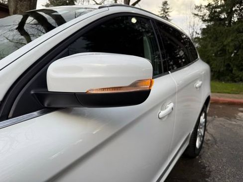 Used 2015 Volvo XC60 T5 Premier w/ Proximity Package image 34