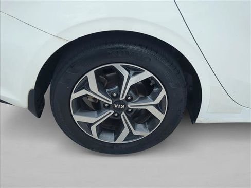 Used 2021 Kia Forte LXS FWD image 25