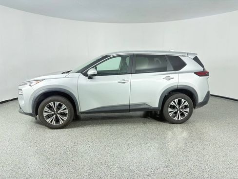 Used 2023 Nissan Rogue SV FWD image 3