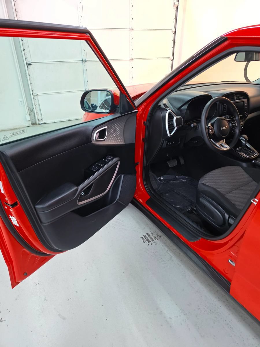 Used 2024 Kia Soul LX w/ Option Group 015 FWD image 16