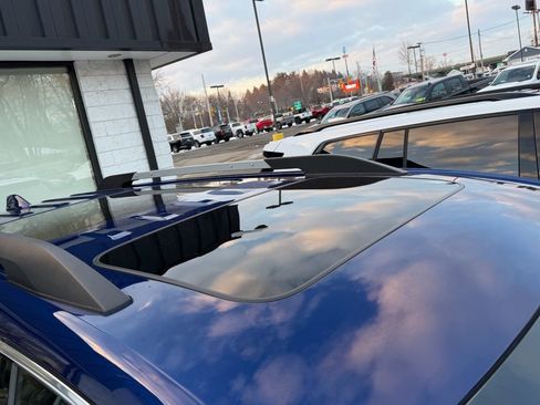 Used 2023 GMC Acadia SLT w/ Technology Package image 3