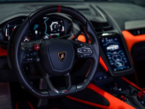 Used 2025 Lamborghini Revuelto AWD/4WD image 20