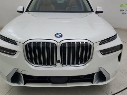 Used 2024 BMW X7 xDrive40i w/ Premium Package AWD/4WD image 9