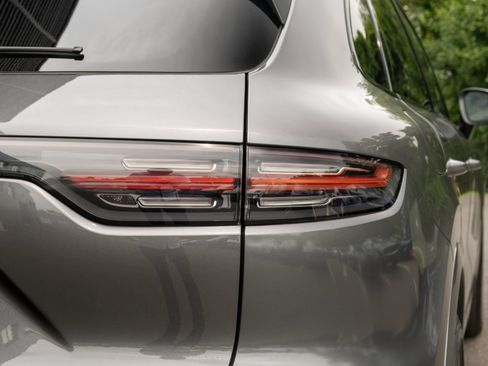 Certified 2023 Porsche Cayenne AWD/4WD image 22