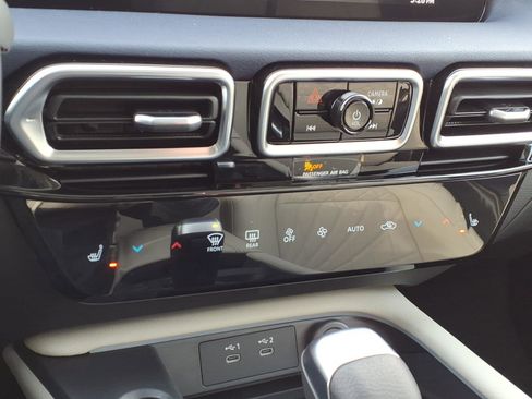 New 2026 Nissan Sentra SL w/ Floor Mat Package FWD image 16