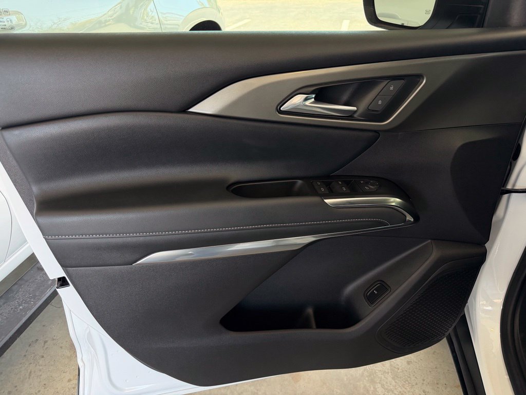 Used 2025 Chevrolet Traverse LT w/ LPO, Floor Liner Package FWD image 13
