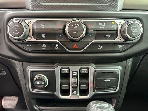 Used 2018 Jeep Wrangler Unlimited Sport S image 18