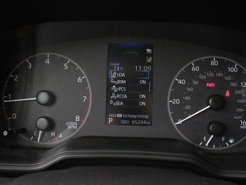 Used 2023 Toyota Corolla Cross LE image 28