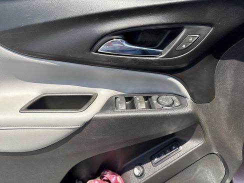 Used 2018 Chevrolet Equinox Premier FWD image 17