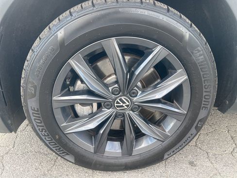 Used 2022 Volkswagen Tiguan SE image 10