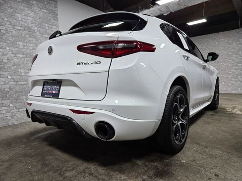 Used 2022 Alfa Romeo Stelvio Veloce image 44
