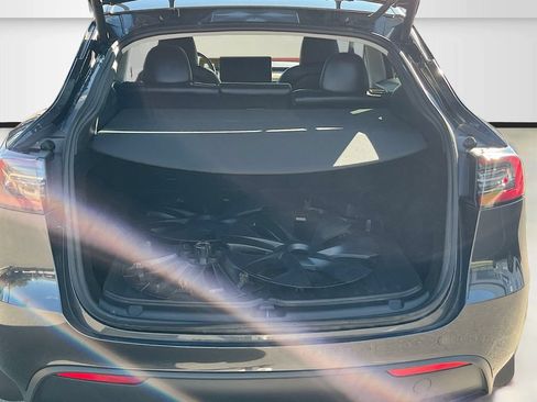 Used 2025 Tesla Model Y Long Range AWD/4WD image 25