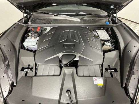 Used 2024 Porsche Cayenne Coupe image 28