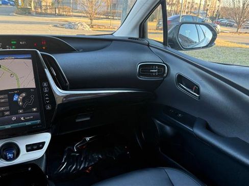 Used 2017 Toyota Prius Prime Premium image 24