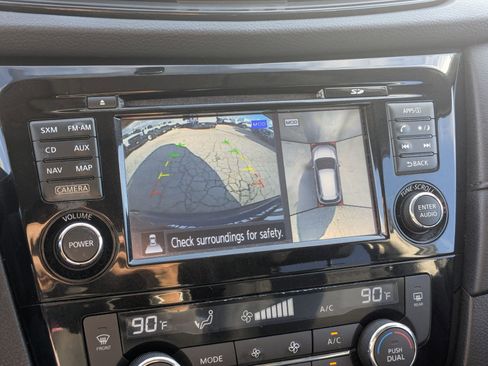 Used 2017 Nissan Rogue SV image 23