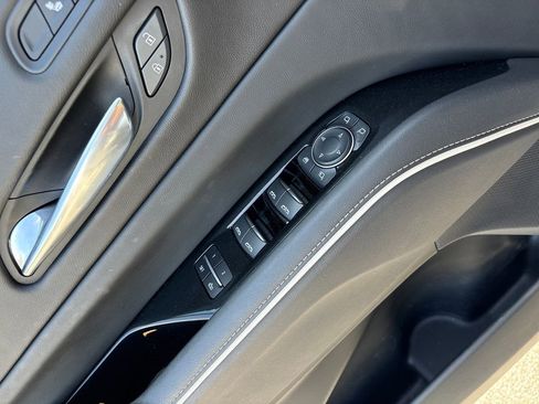 Used 2021 Cadillac Escalade Luxury AWD/4WD image 12