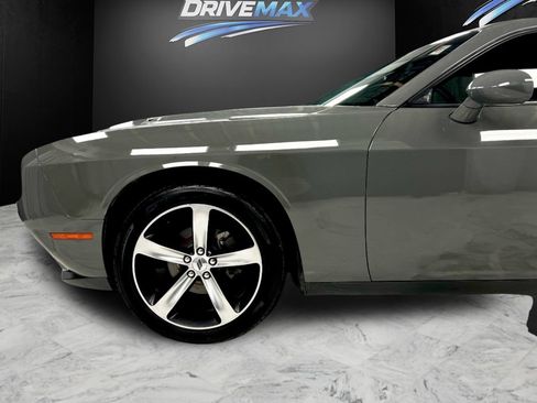 Used 2019 Dodge Challenger SXT RWD image 18