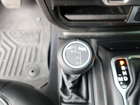 Used 2022 Jeep Wrangler Unlimited Sahara AWD/4WD image 27