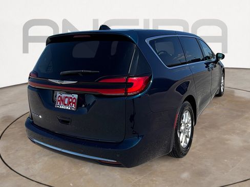 Used 2024 Chrysler Pacifica Touring-L FWD image 11