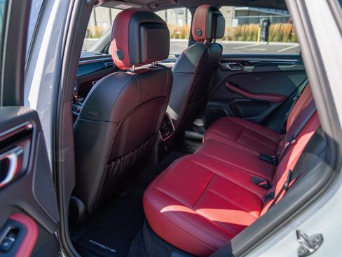 Certified 2026 Porsche Macan AWD/4WD image 22