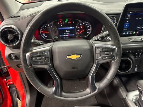 Used 2025 Chevrolet Blazer LT AWD/4WD image 18