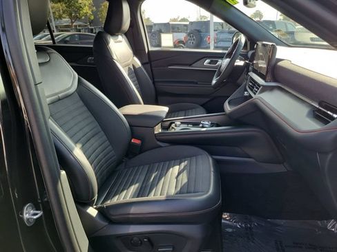 Used 2026 Ford Explorer ST-Line w/ ST-Line Street Pack RWD image 17