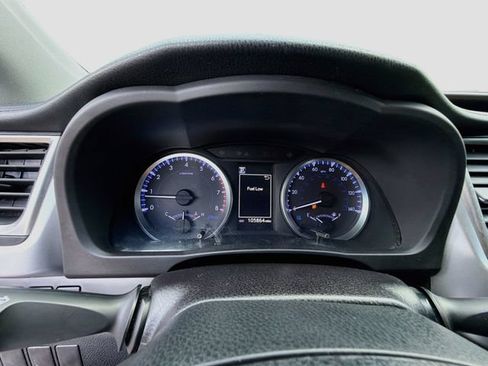 Used 2019 Toyota Highlander LE FWD image 37