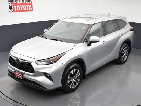 Used 2022 Toyota Highlander XLE image 28
