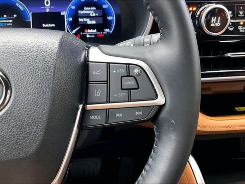 Used 2023 Toyota Highlander Platinum image 21