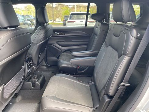 New 2025 Jeep Grand Cherokee L Altitude AWD/4WD image 21