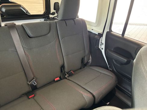 Used 2025 Jeep Wrangler Unlimited Rubicon AWD/4WD image 36