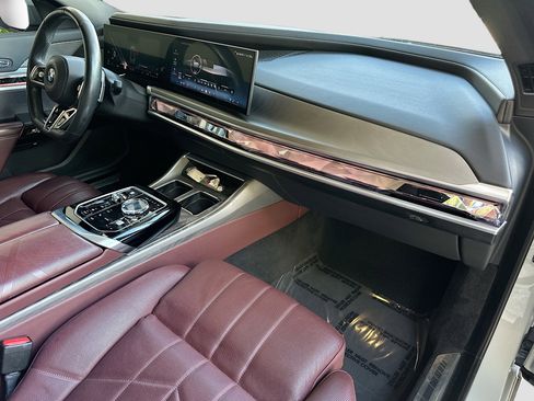 Used 2023 BMW 760i xDrive image 31