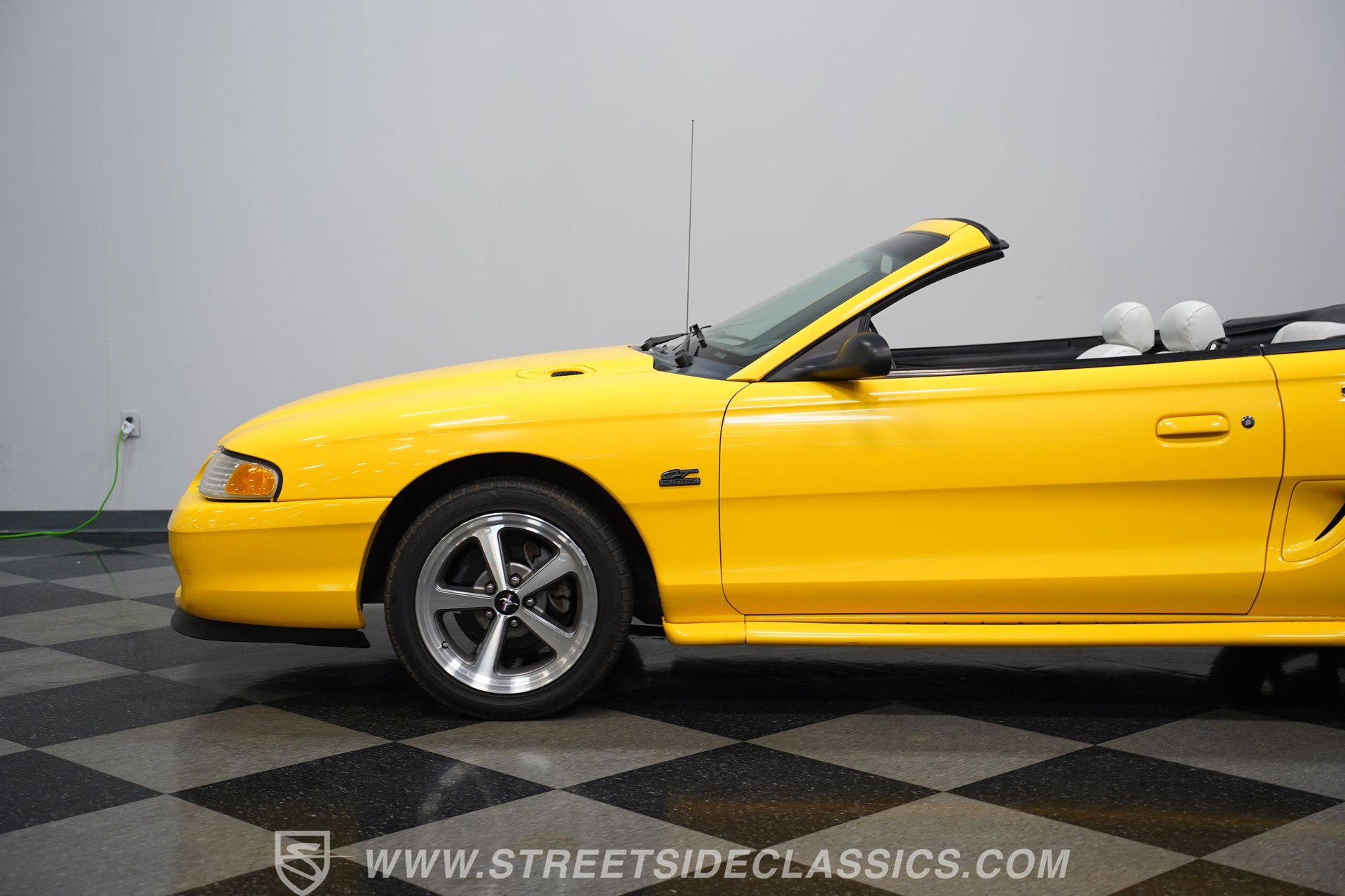 Used 1995 Ford Mustang GT RWD image 21