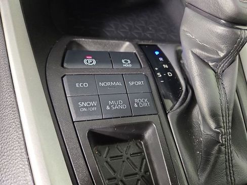 Used 2025 Toyota RAV4 XLE AWD/4WD image 26