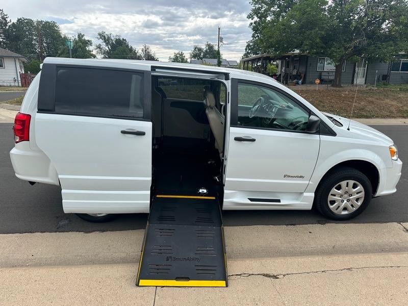 Used 2019 Dodge Grand Caravan SE FWD image 16