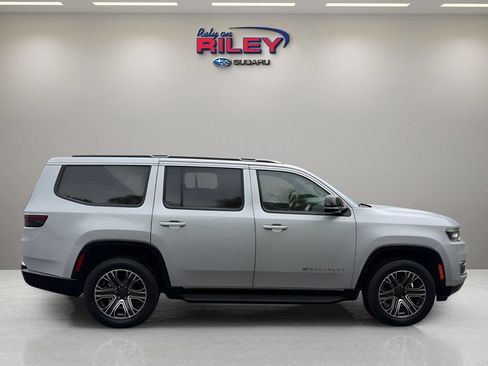 Used 2024 Jeep Wagoneer Series II AWD/4WD image 2