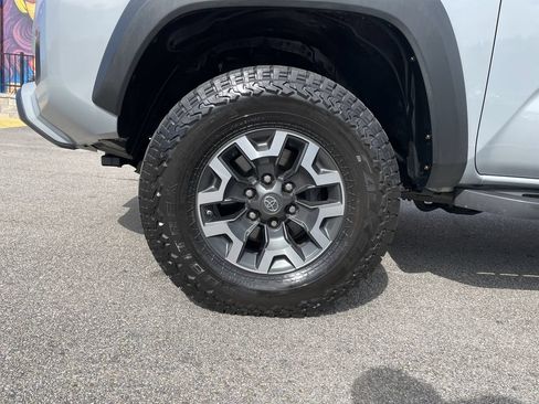 Used 2019 Toyota Tacoma TRD Off-Road AWD/4WD image 9