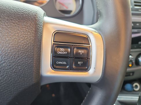 Used 2012 Dodge Challenger R/T image 14