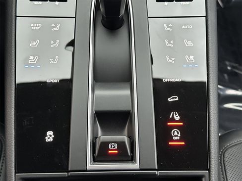 New 2025 Porsche Macan image 24