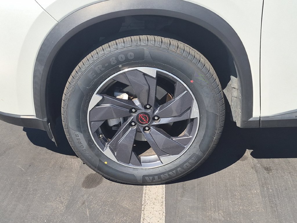 Certified 2025 Nissan Rogue SV FWD image 11