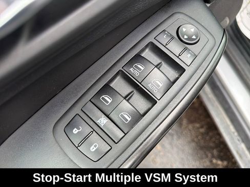 Used 2020 Jeep Cherokee Trailhawk w/ Cold Weather Group image 14