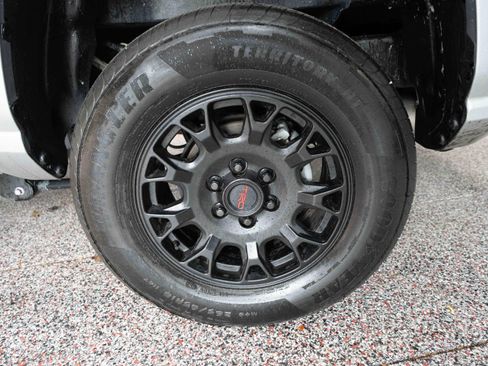 Used 2025 Toyota Tacoma SR5 AWD/4WD image 28