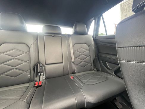 Used 2025 Volkswagen Atlas Cross Sport SE image 40